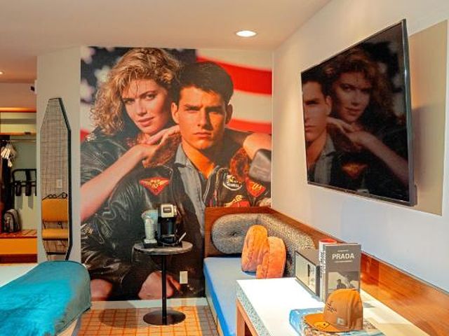 The Hollywood Franklin Hotel near Universal Studios — 2.6 km away from Griffith Observatory