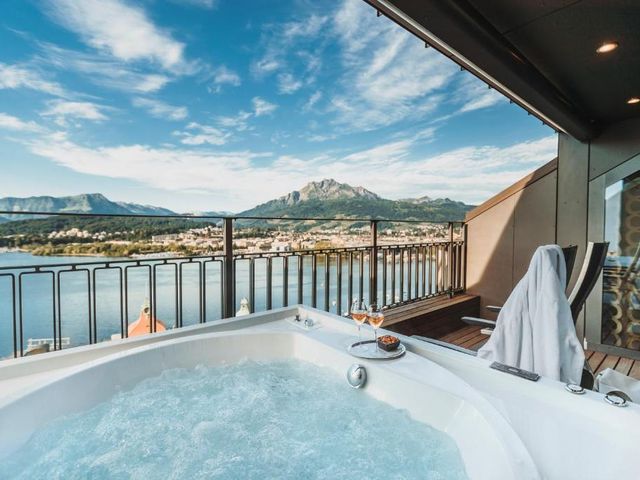 Art Deco Hotel Montana Luzern — 700 m away from Lion Monument Lucerne