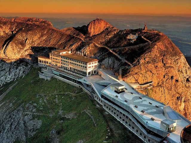Hotel Pilatus-Kulm — 100 m away from Mount Pilatus Lucerne