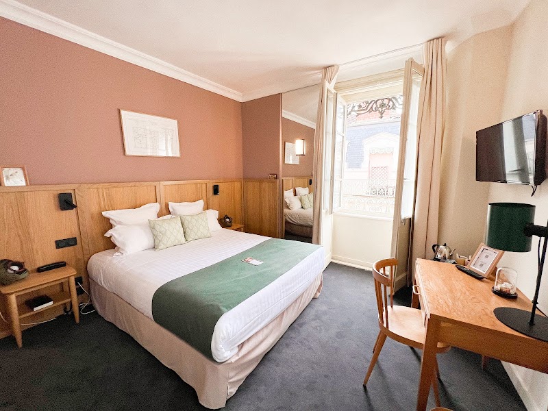 Globe et Cecil Hotel — Presqu'île