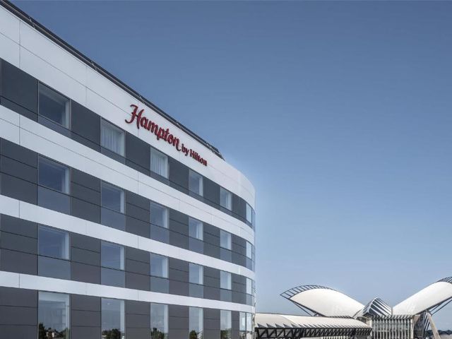 Hampton By Hilton Lyon Airport — 100 m from the airport