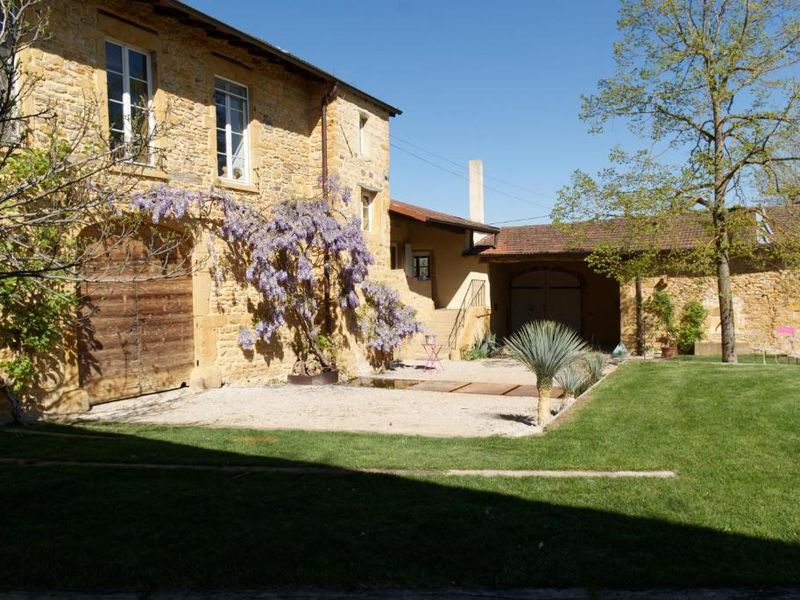 Lodges EN Pierres Dorees, Lyon