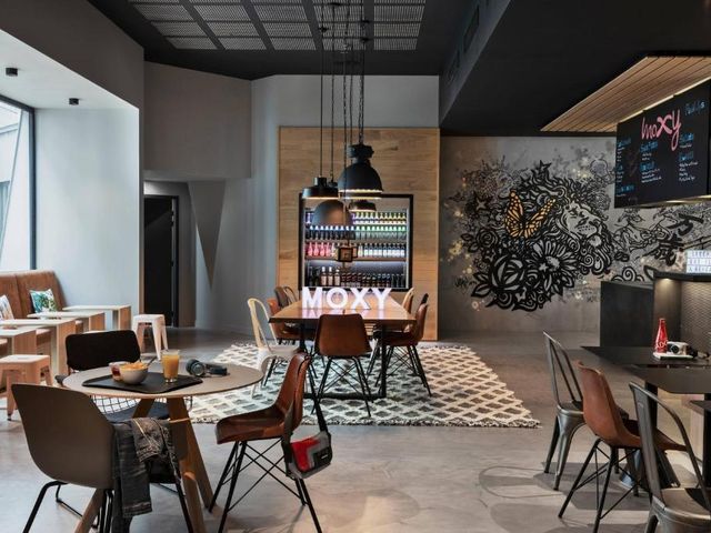 Moxy Lyon Airport — 10 m from the airport