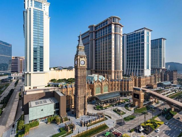 St. Regis Macao — 1.6 km from the airport
