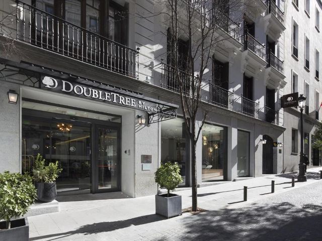 DoubleTree by Hilton Madrid-Prado — 400 m away from Prado Museum
