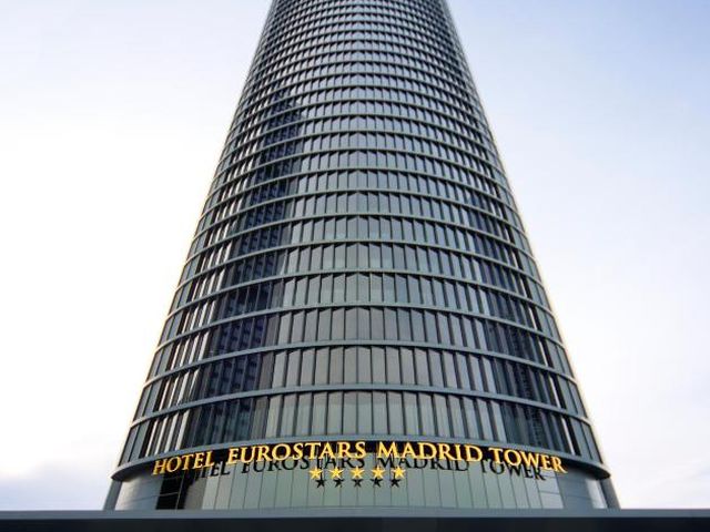 Eurostars Madrid Tower — 300 m away from Hospital La Paz