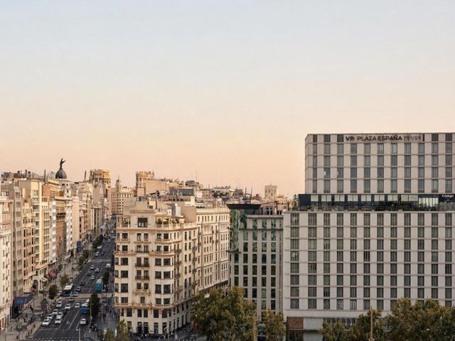 VP Plaza España Design — 2 km away from Complutense University