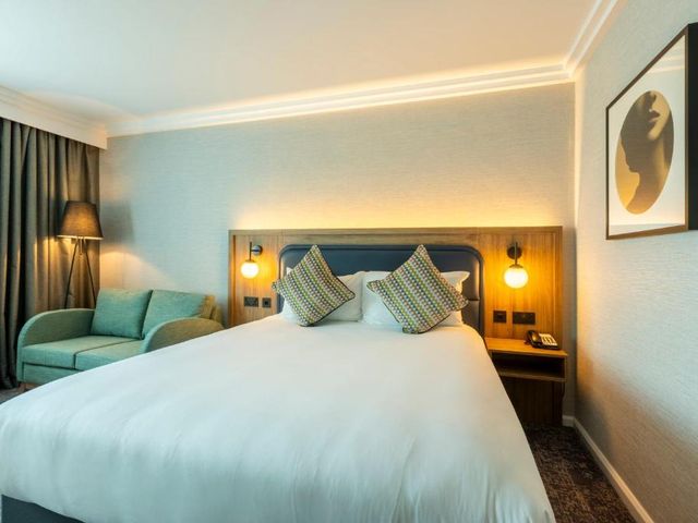 Crowne Plaza Manchester Airport by IHG — 400 m from the airport