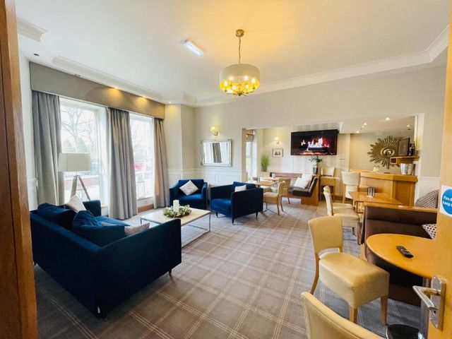 Westlynn Hotel & Apartments Free Parking Near Manchester Centre — 1.9 km away from Parklife