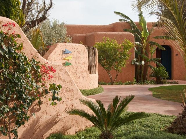 Oasis lodges — 2.4 km from the airport