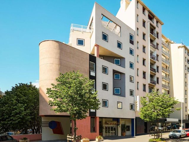 greet hotel Marseille Parc Chanot Velodrome by Accor — 500 m away from Stade Velodrome