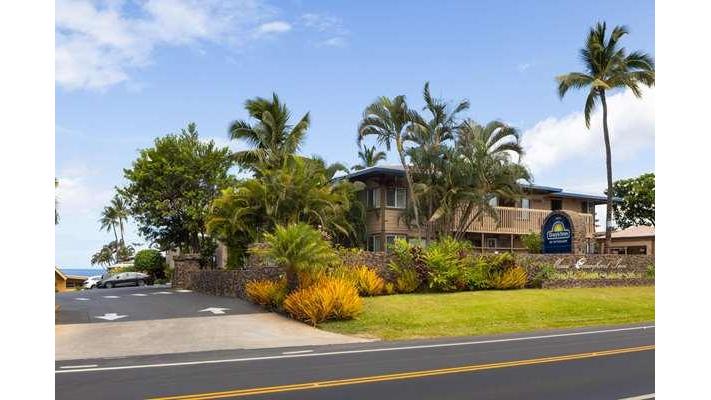 Days Inn by Wyndham Maui Oceanfront — Kīhei / Wailea border (South Maui)