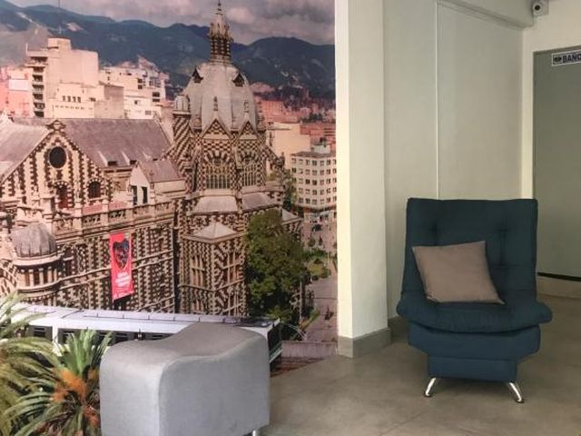 Hotel Alcazar — 400 m away from Plaza Botero
