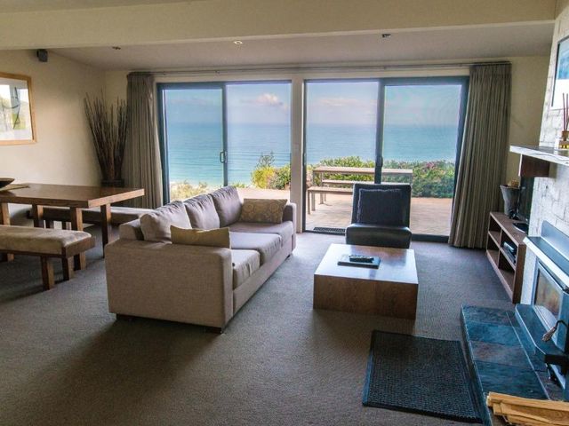 Beacon Point Ocean View Villas — 2.8 km away from Great Ocean Road
