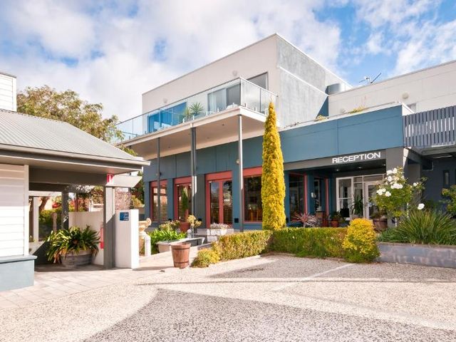 Captain's at the Bay — 2.9 km away from Great Ocean Road