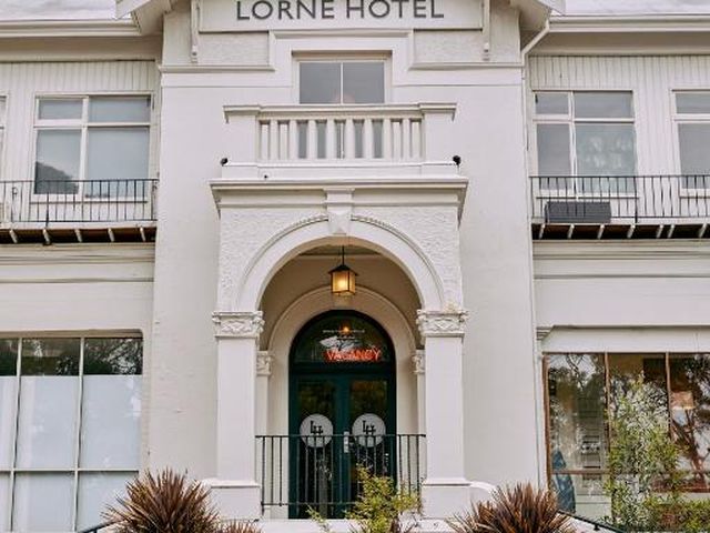 Lorne Hotel — 32.8 km away from Great Ocean Road