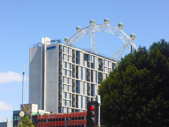 Nesuto Docklands — 3.7 km away from Laneway Festival Melbourne