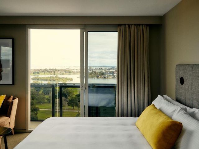 The Kinson — 1.3 km away from Albert Park Circuit