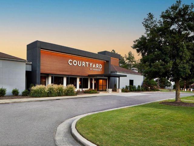 Courtyard by Marriott Memphis East/Park Avenue — 7.2 km away from University of Memphis