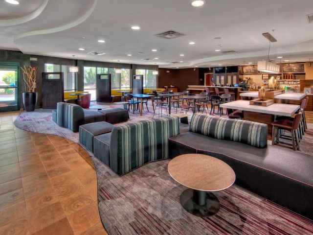 Courtyard by Marriott Memphis Southaven — 9.2 km away from Graceland
