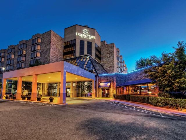 DoubleTree by Hilton Memphis — 4.1 km away from University of Memphis