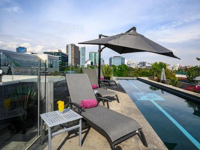 Las Suites Campos Eliseos — 2.3 km away from Centro Citibanamex