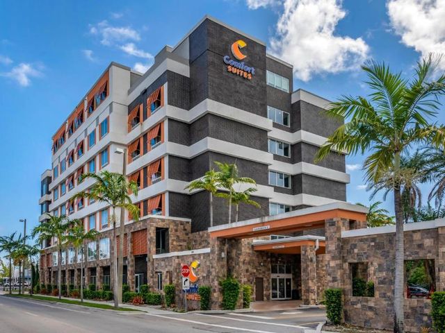 Comfort Suites Fort Lauderdale Airport & Cruise Port — 1.9 km from the airport