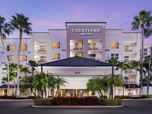 Courtyard by Marriott Miami Aventura Mall — 9.5 km away from Hard Rock Stadium