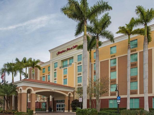 Hampton Inn & Suites Fort Lauderdale - Miramar — 5.7 km away from Hard Rock Stadium