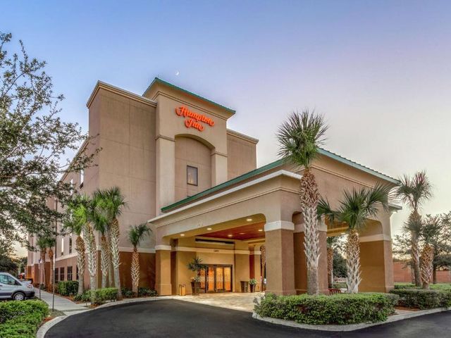 Hampton Inn Okeechobee - Lake Okeechobee — 15.4 km away from Okeechobee Music and Arts Festival