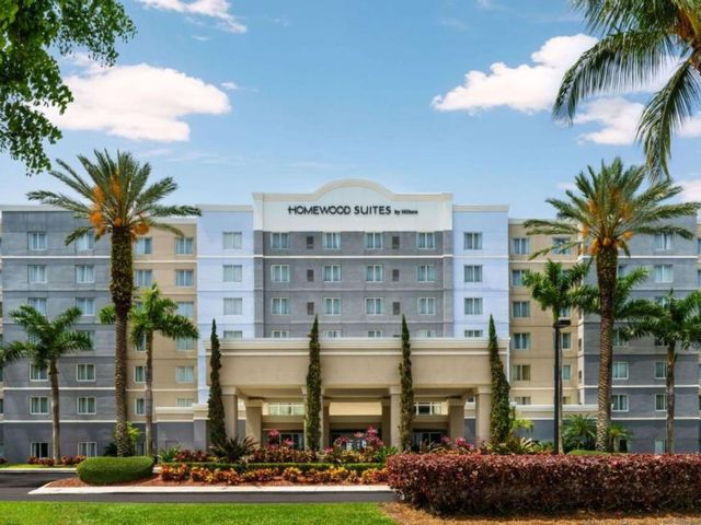 Homewood Suites Miami Airport/Blue Lagoon — 1.7 km from the airport