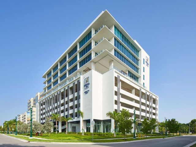 SERENA Hotel Aventura Miami, Tapestry Collection by Hilton — 9.5 km away from Hard Rock Stadium