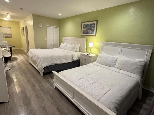 Stardust Hotel — 500 m away from South Beach