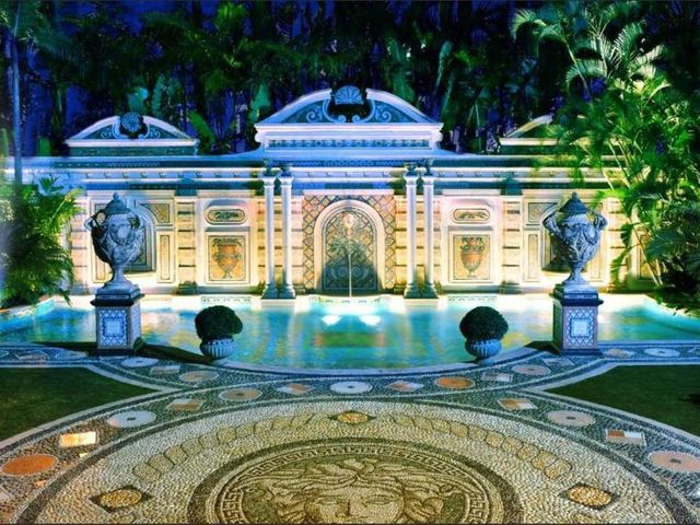 The Villa Casa Casuarina — 50 m away from Design Miami