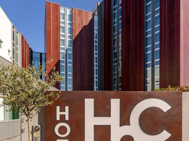 H2C Hotel Milanofiori — 3.9 km away from Humanitas Research Hospital