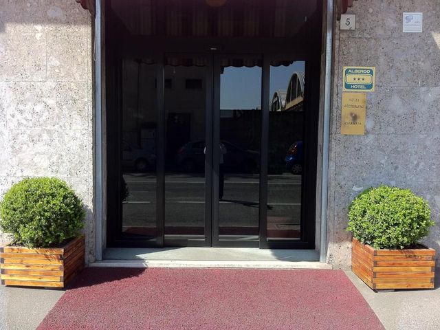 Hotel Arcobaleno — 2.8 km away from Ospedale San Raffaele