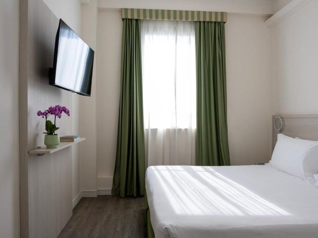 Hotel Embassy — 1 km away from Fiera Milano