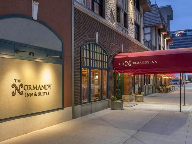 Best Western Plus The Normandy Inn & Suites — 600 m away from US Bank Stadium