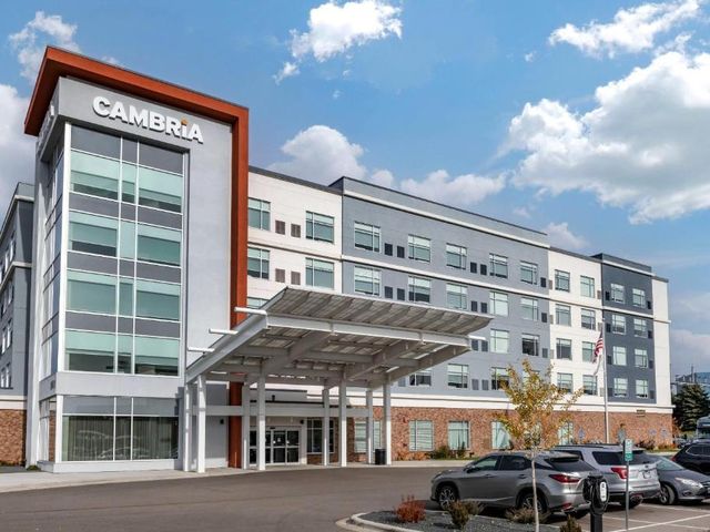 Cambria Hotel Bloomington Mall of America Minneapolis Airport — 900 m away from Mall of America