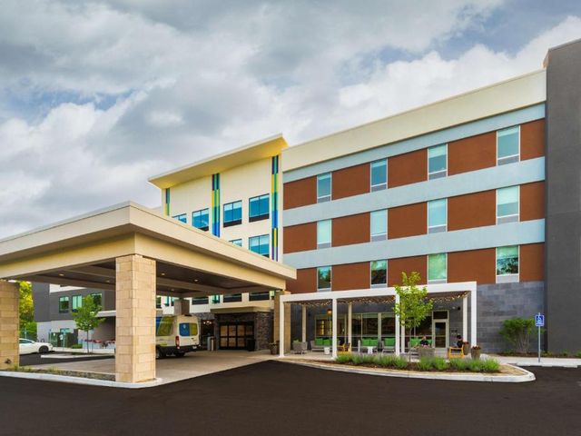 Home2 Suites By Hilton Minneapolis-Mall of America — 600 m away from Mall of America