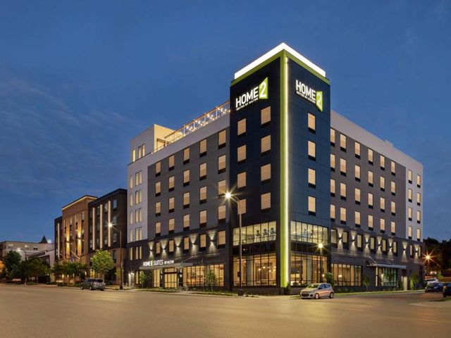 Home2 Suites By Hilton Minneapolis University Area — 1.2 km away from M Health Fairview