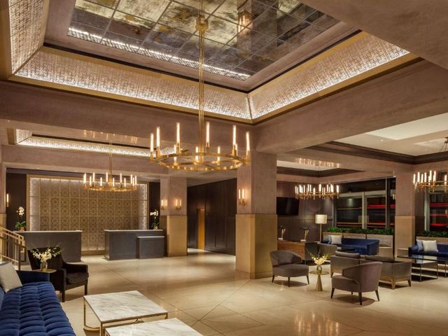 The Marquette Hotel, Curio Collection by Hilton — 900 m away from Target Field