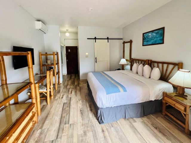 Toby's Resort — 1.4 km from the airport