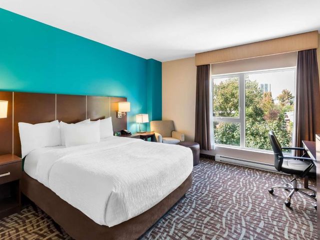 Best Western Plus Hotel Montreal — 150 m away from MUTEK Montreal