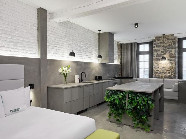 David Hotel — 1.1 km away from Bell Centre