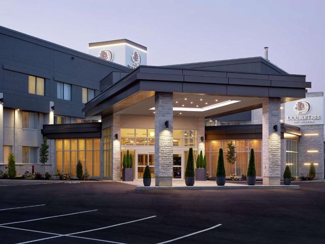 Doubletree By Hilton Montreal Airport — 1.1 km from the airport
