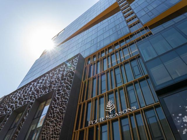Four Seasons Hotel Montreal — 3.4 km away from McGill University Health Centre