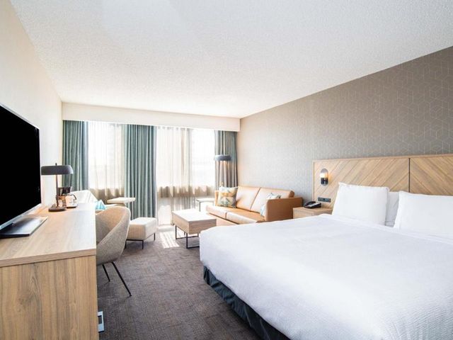 Sandman Hotel Montreal - Longueuil — 4.3 km away from Stade Olympique