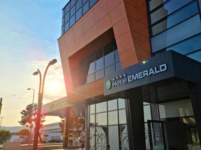 Hotel Emerald — 7.3 km away from Blagaj Tekke from Mostar