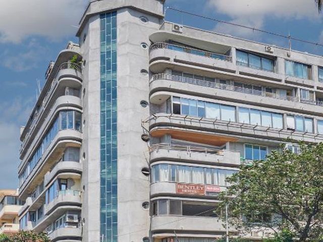 Bentley Hotel Marine Drive — 700 m away from Marine Drive
